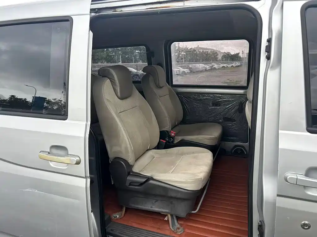 Wuling Rongguang V — миниатюра 9