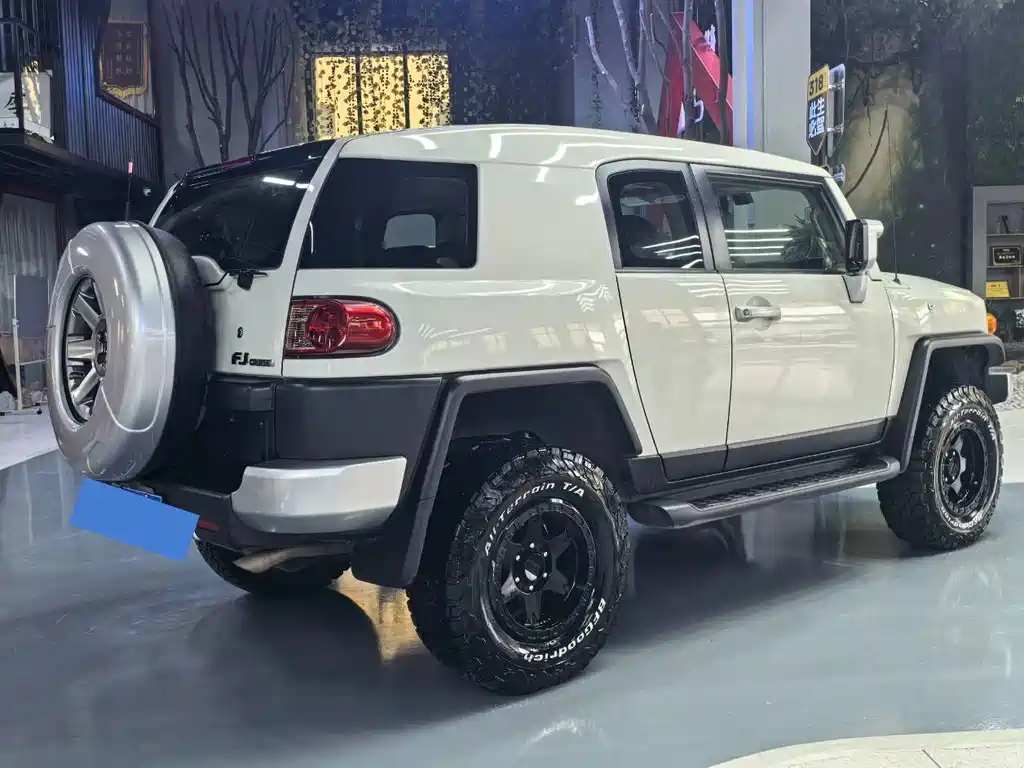 Toyota FJ Cruiser — миниатюра 5