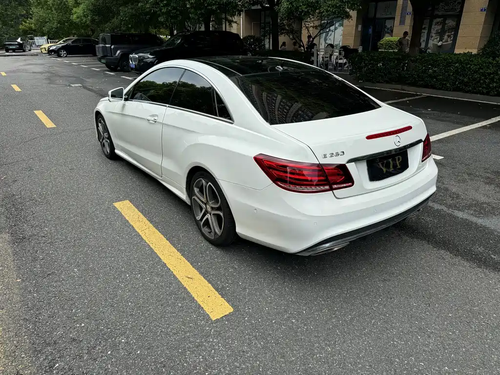 Mercedes-Benz E-Class (Import) — миниатюра 3