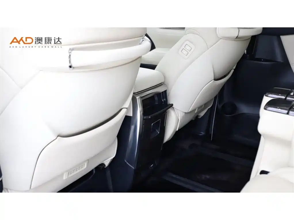 Toyota Alphard — миниатюра 10