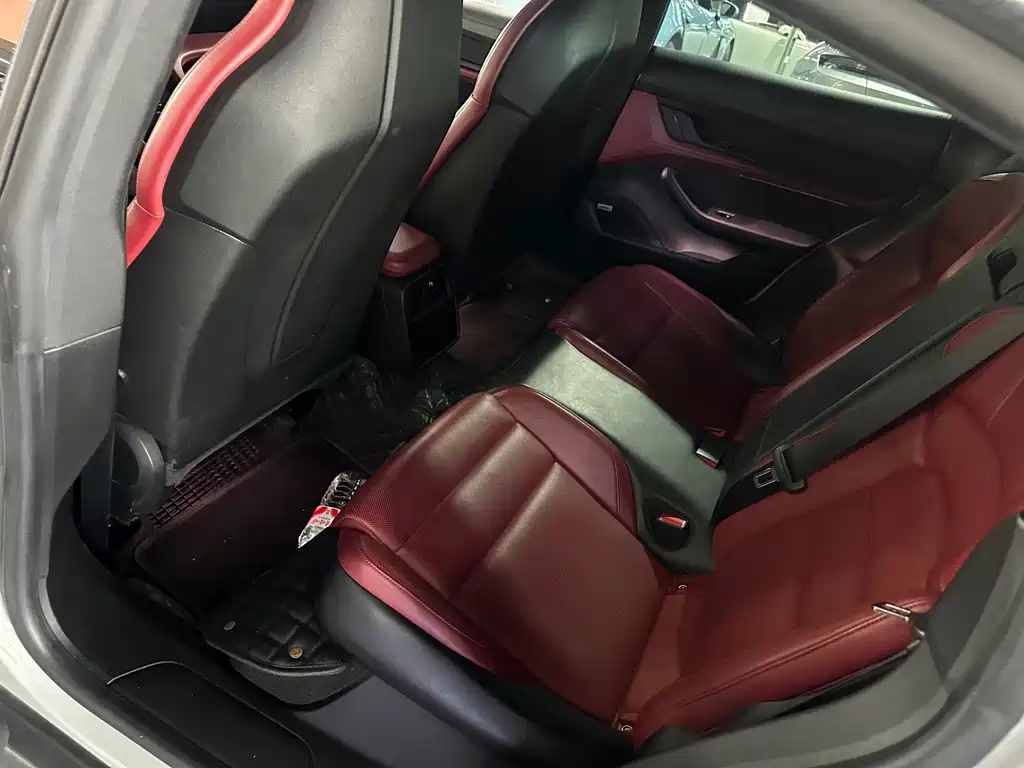 Porsche Taycan — миниатюра 8