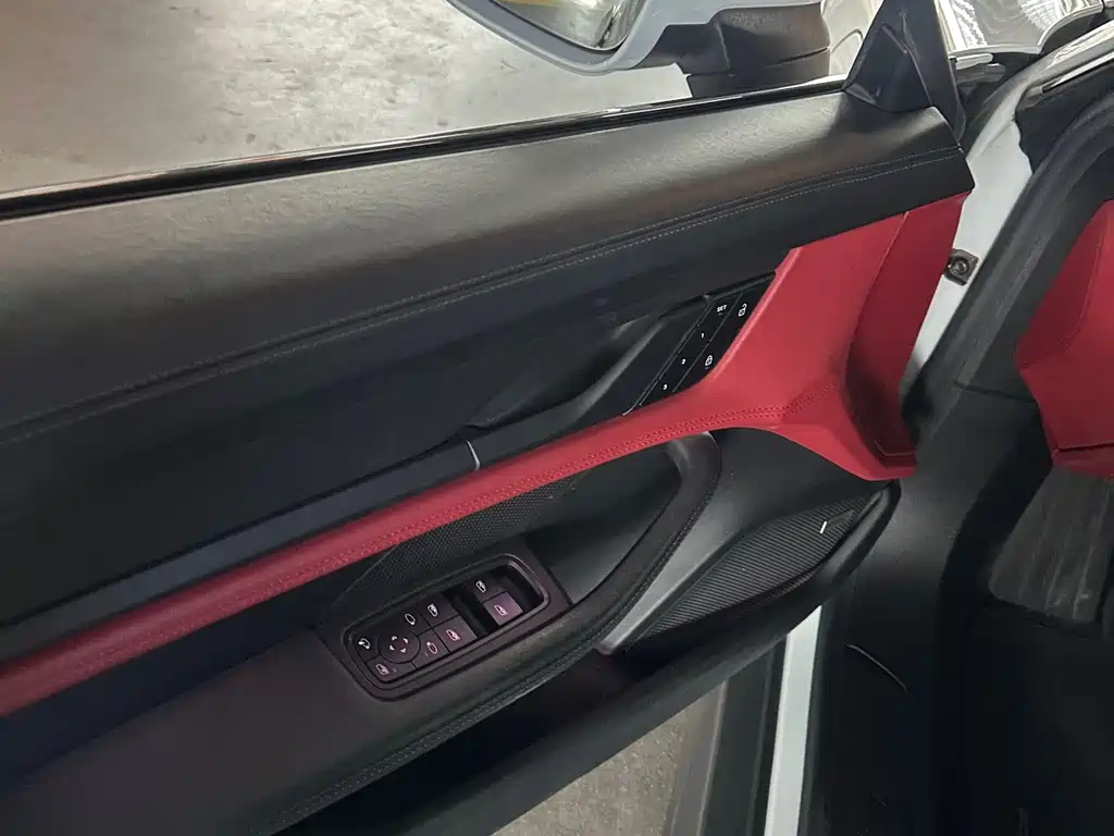 Porsche Taycan — миниатюра 3