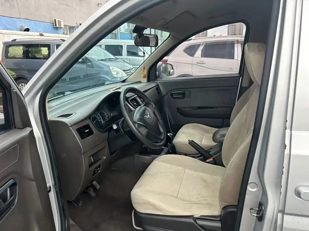 Wuling Rongguang V — миниатюра 4