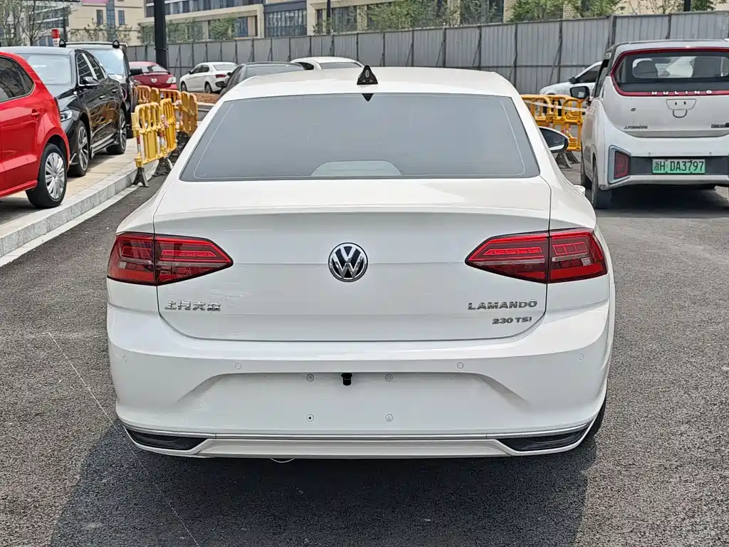 Volkswagen Lamando 2019 230TSI DSG V
