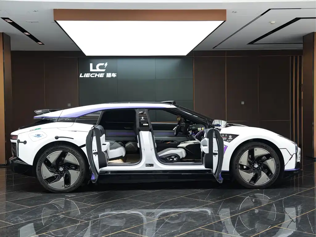 HiPhi HiPhi Z 2023 мест