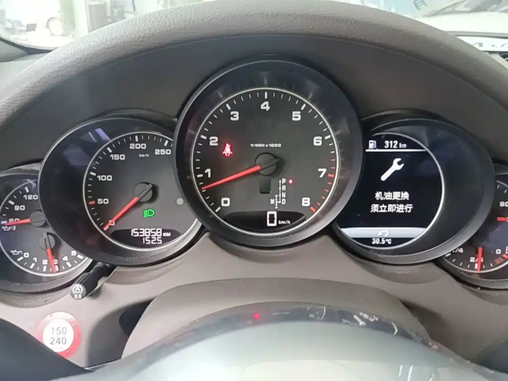 Porsche Cayenne — миниатюра 12