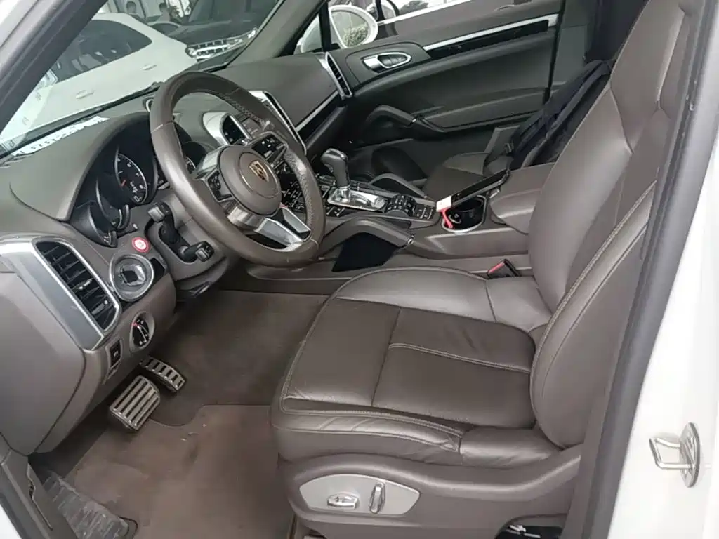 Porsche Cayenne — миниатюра 15
