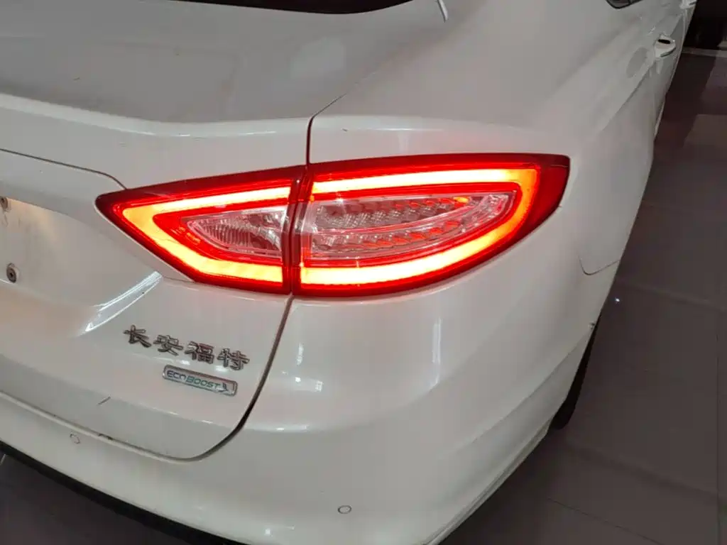 Ford Mondeo — миниатюра 8