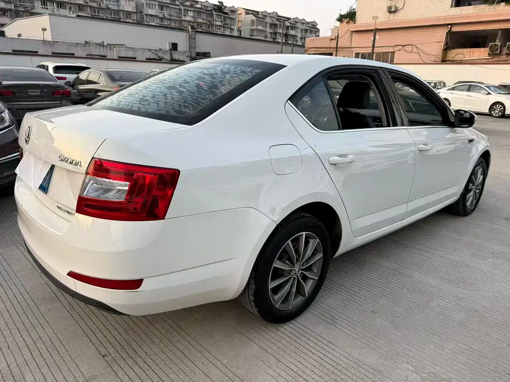 Skoda Octavia — миниатюра 9