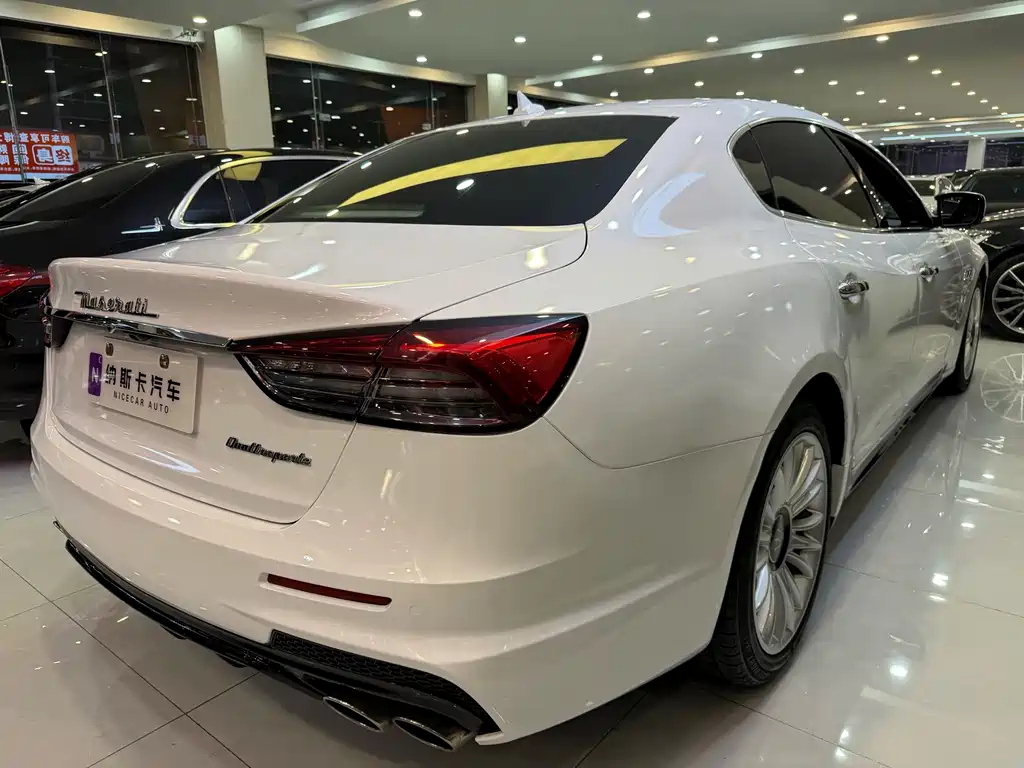 Maserati Quattroporte — миниатюра 5