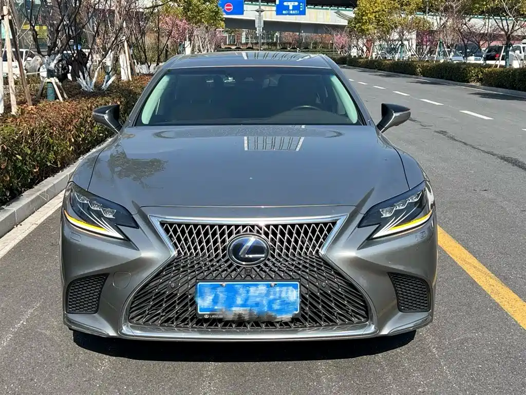 LEXUS LS