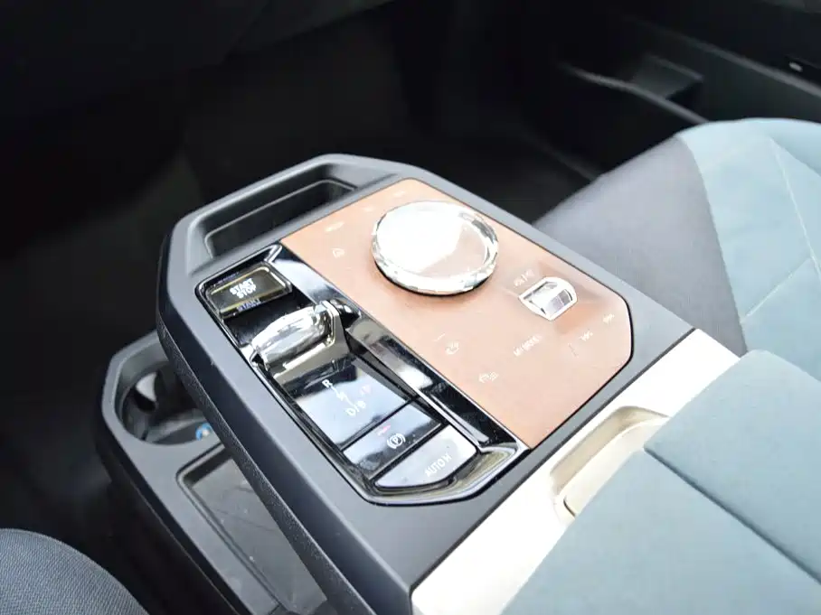 BMW iX — миниатюра 10