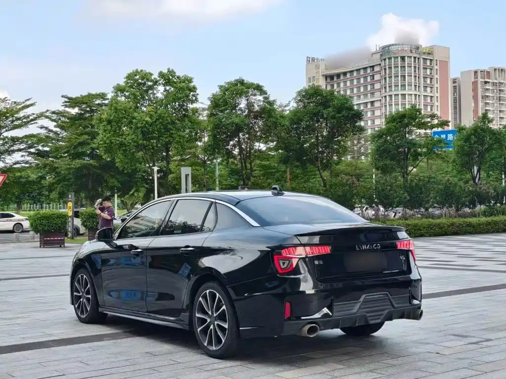 Lynk & Co 03 — миниатюра 5
