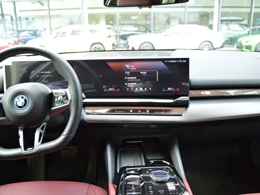 BMW i5 — миниатюра 7