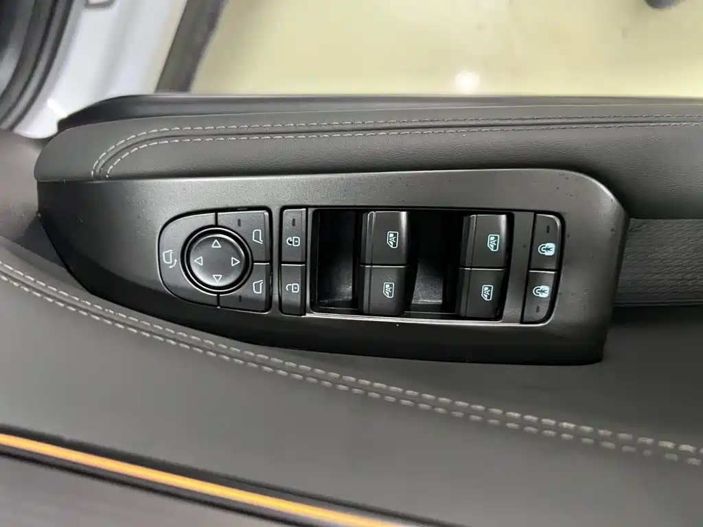 BYD L EV — миниатюра 10