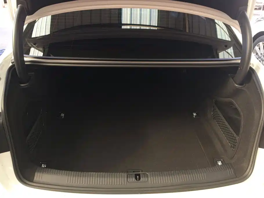 Audi A4L — миниатюра 4