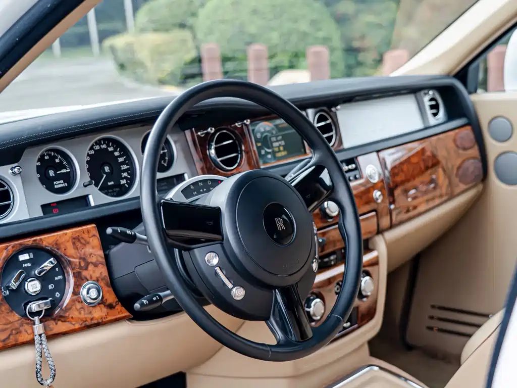 Rolls-Royce Phantom — миниатюра 12