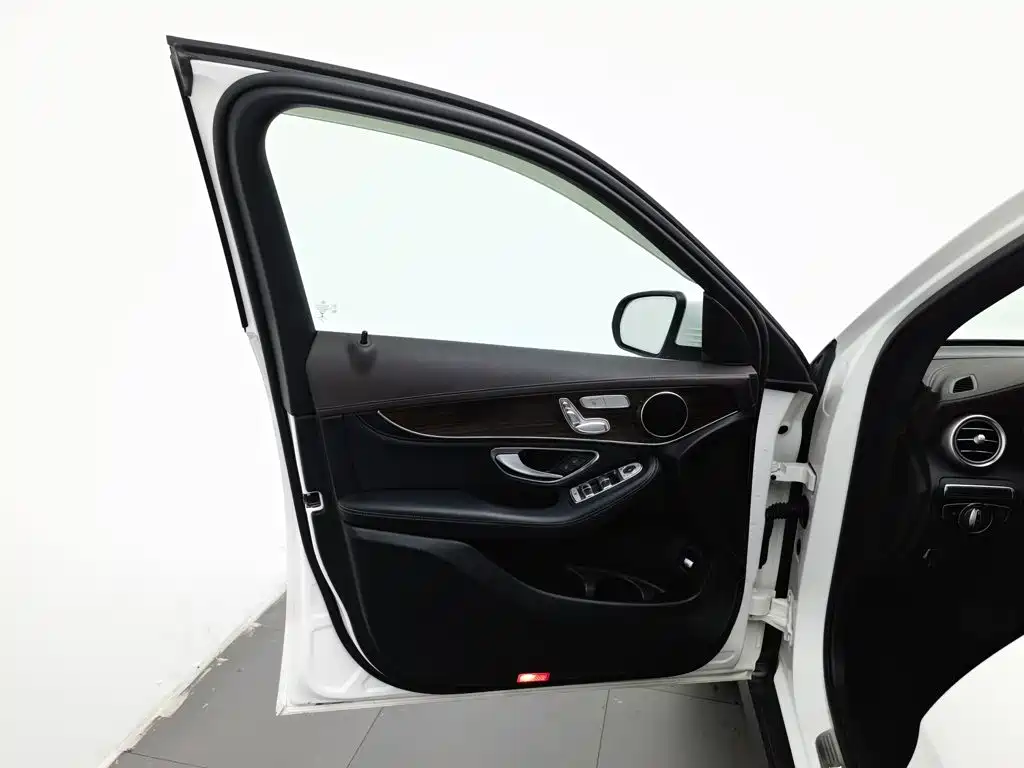 Mercedes-Benz GLC — миниатюра 8