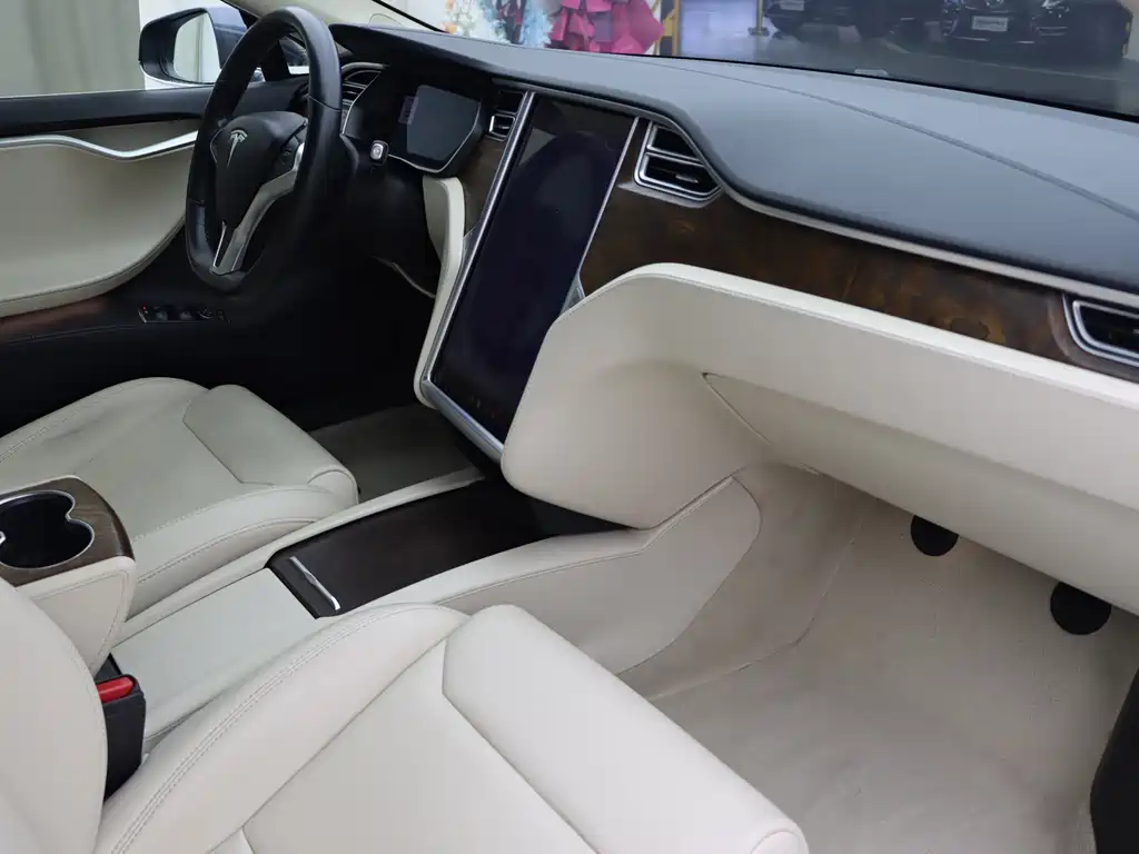 Tesla Model S — миниатюра 32