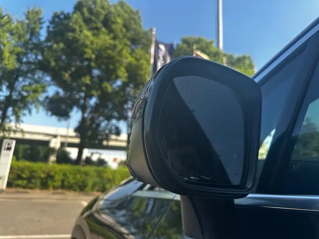 Mercedes-Benz EQE SUV — миниатюра 9