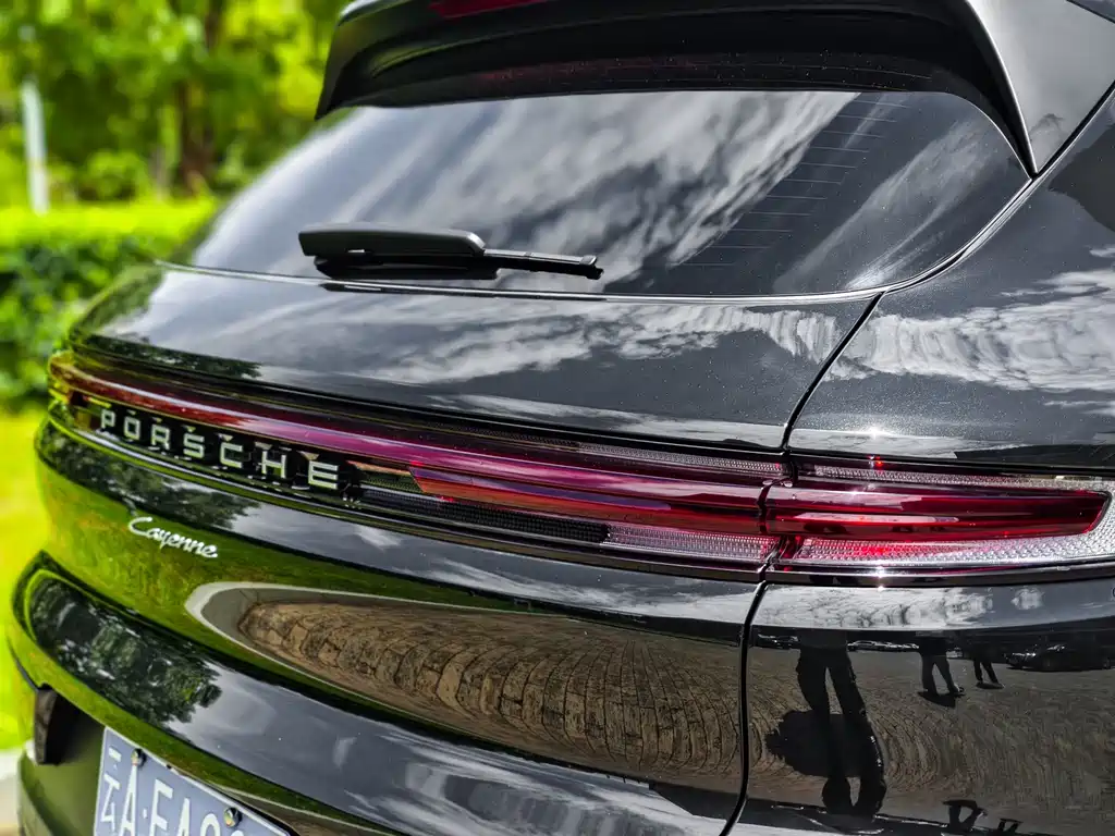 Porsche Cayenne — миниатюра 9