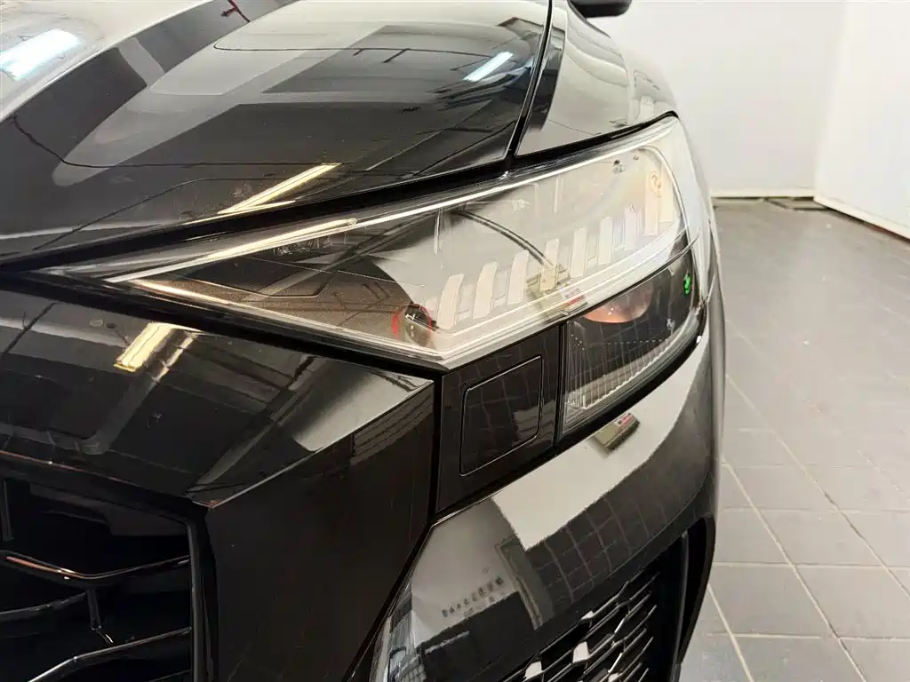 Audi RS Q8 — миниатюра 6