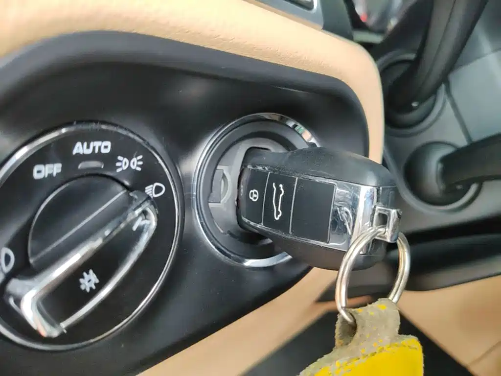 Porsche Macan — миниатюра 9