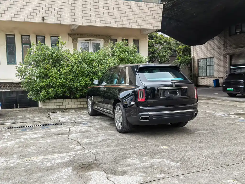 Rolls-Royce Cullinan 2018 мест