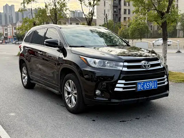 TOYOTA HIGHLANDER
