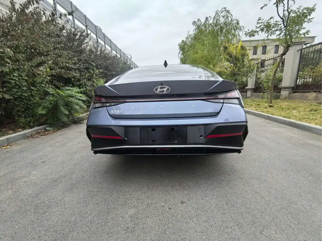 Hyundai Elantra — миниатюра 8