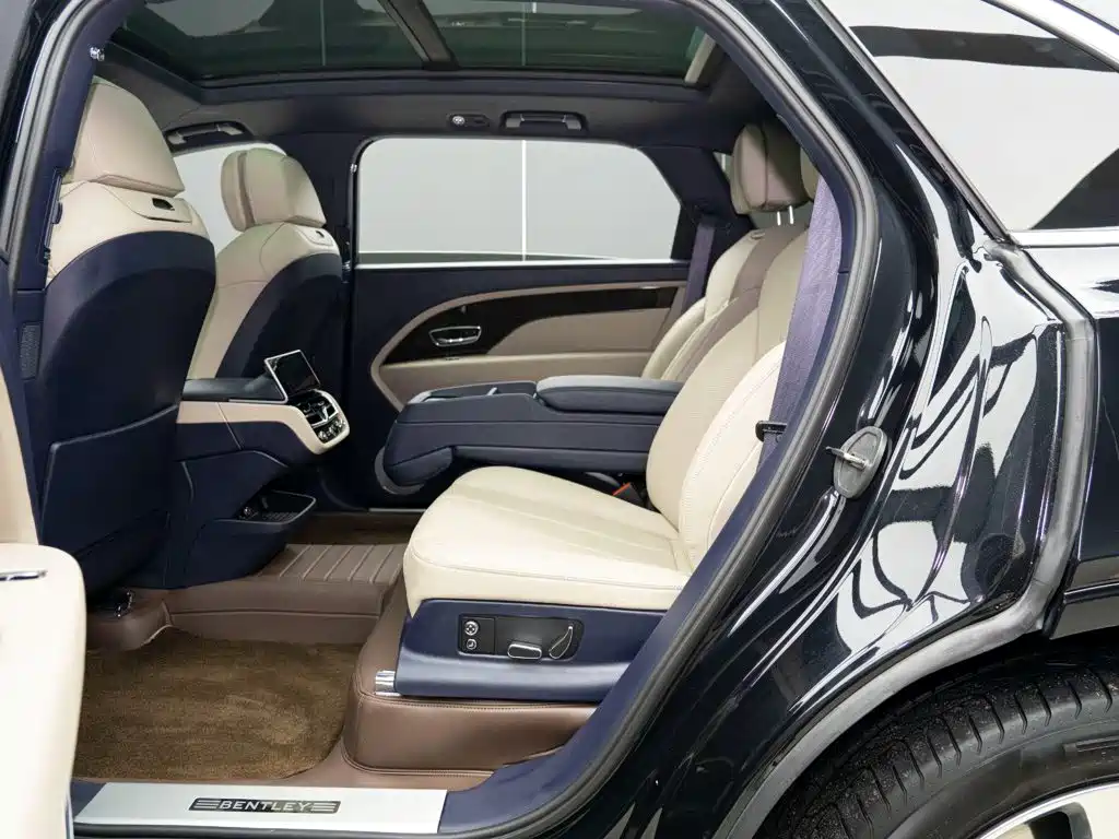Bentley Bentayga — миниатюра 10