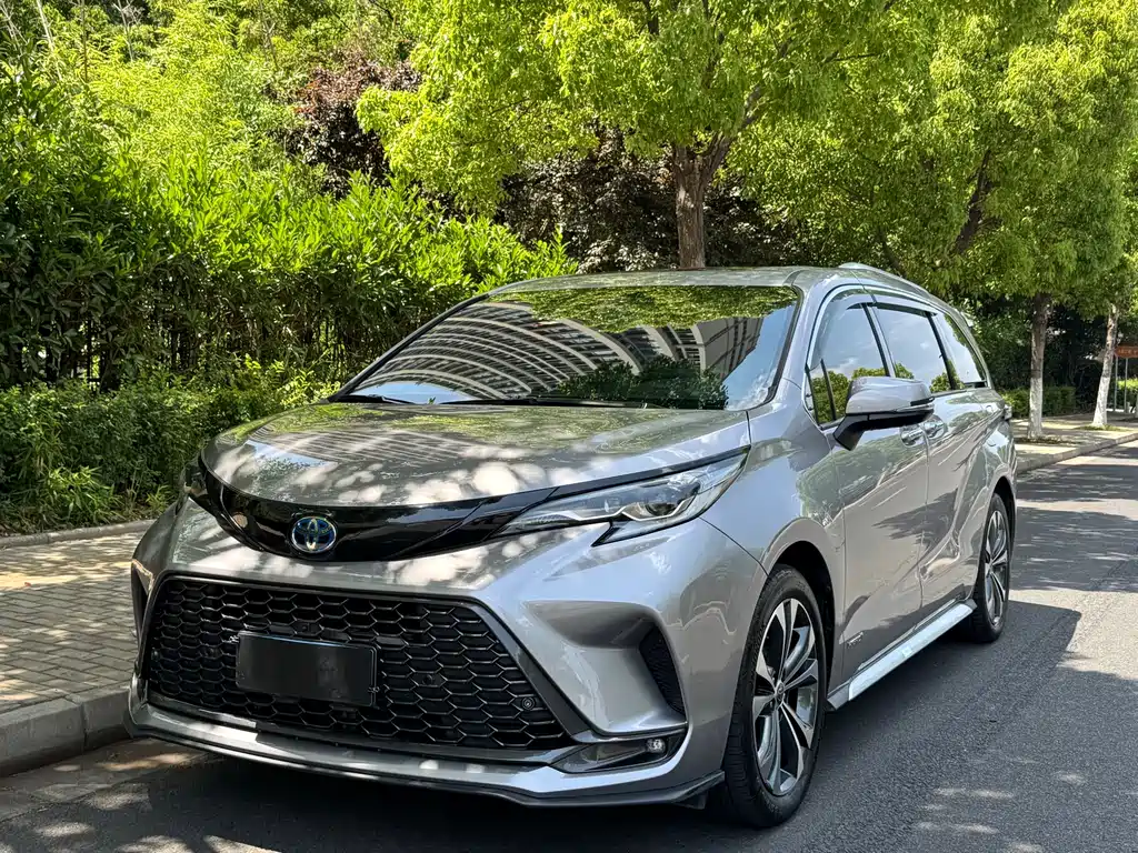 Toyota Granvia 2023