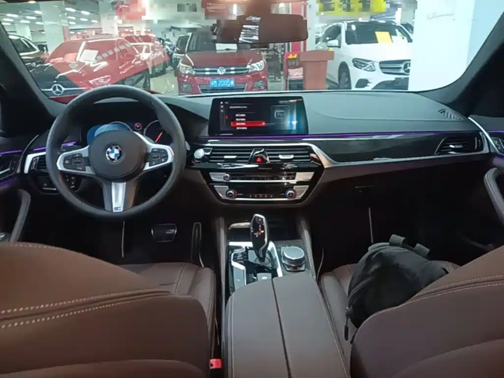 BMW 5 Series — миниатюра 10