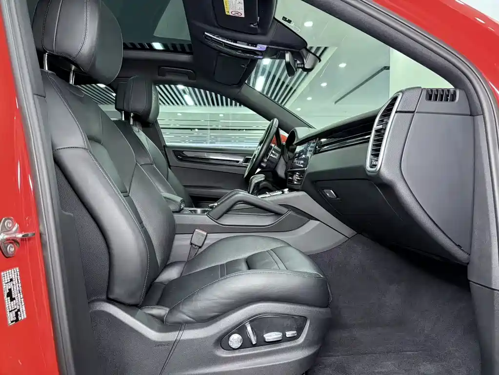 Porsche Cayenne — миниатюра 10