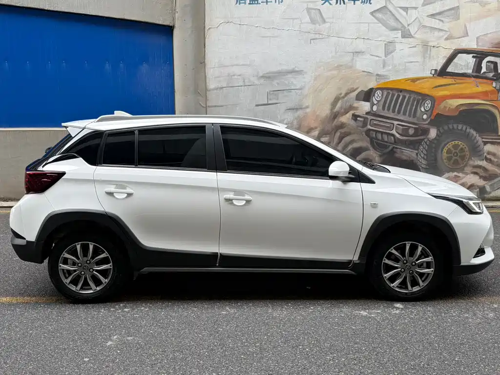 Toyota Yaris L - фото 7