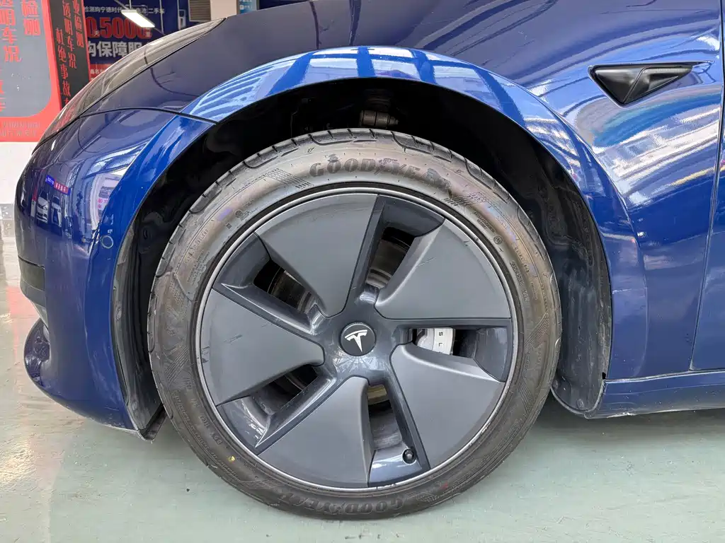 Tesla Model 3 — миниатюра 13