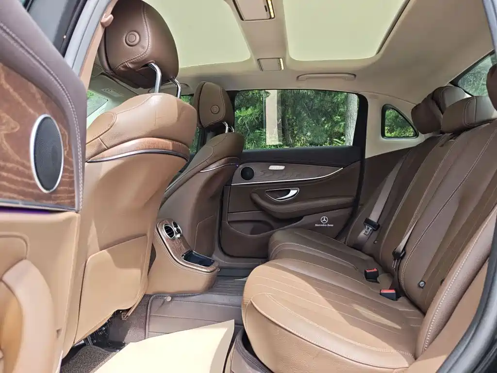 Mercedes-Benz E-Class — миниатюра 6