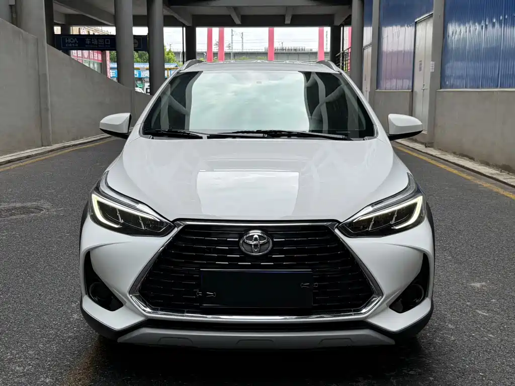 Toyota Yaris L - фото 2