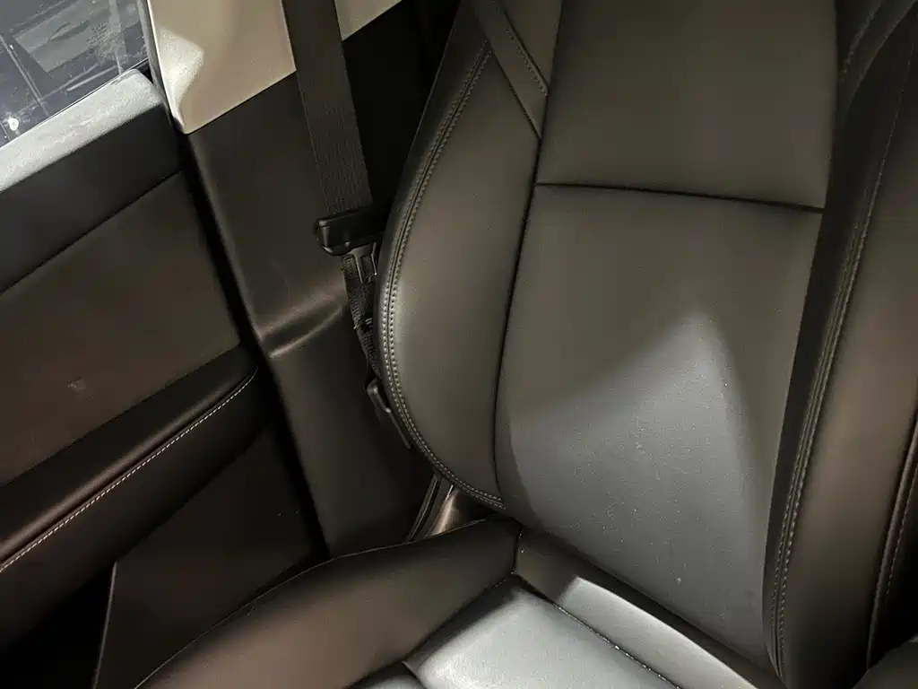 Tesla Model Y — миниатюра 13