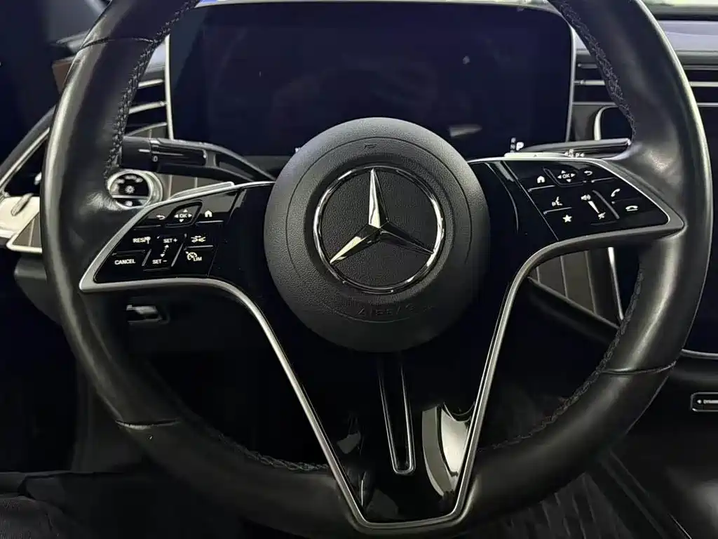 Mercedes-Benz E-Class — миниатюра 5