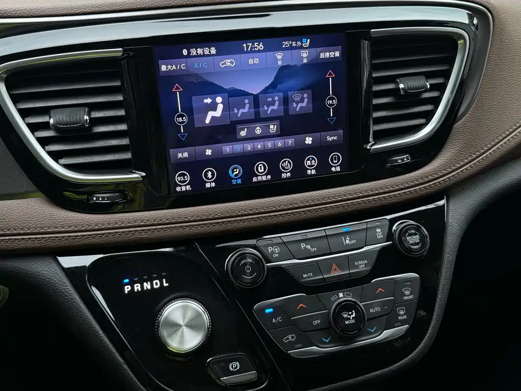 Chrysler Grand Voyager (Import) — миниатюра 11