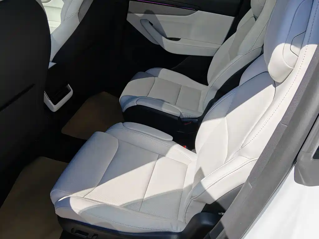 Tesla Model Y L — миниатюра 9