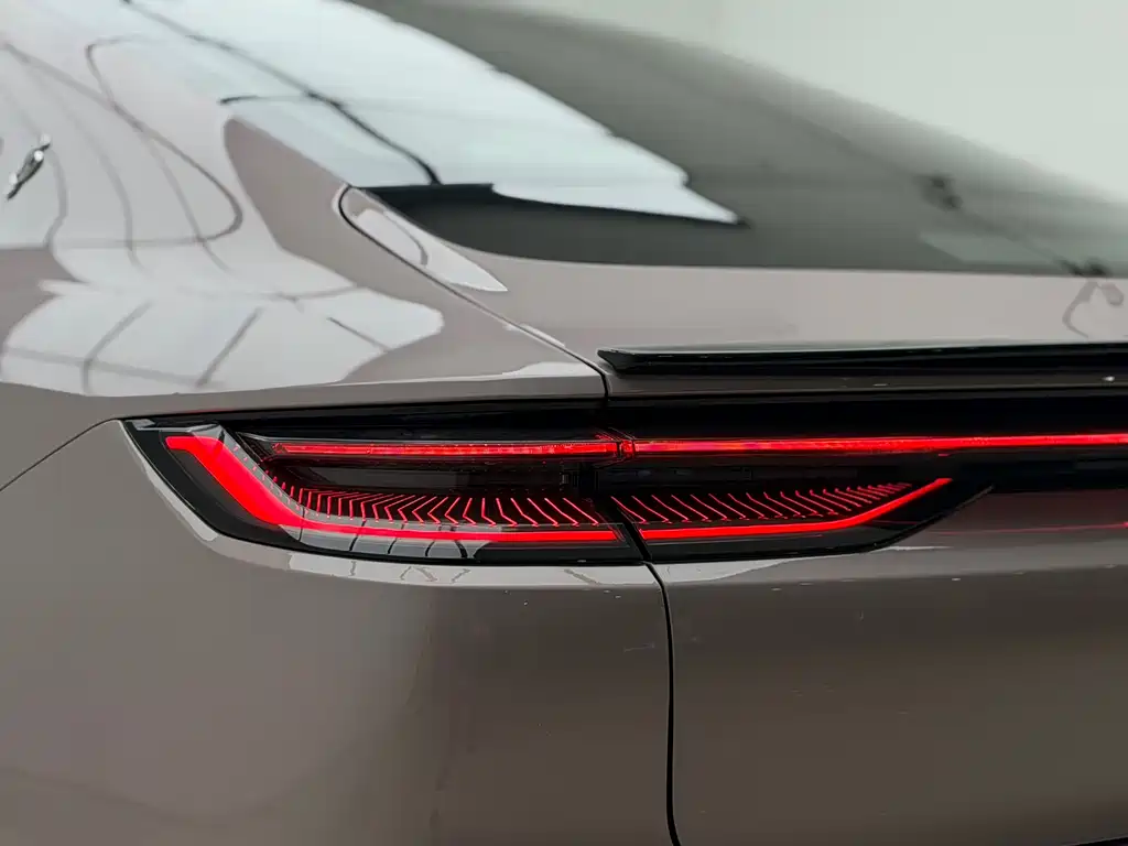 GEELY GALAXY GALAXY E8