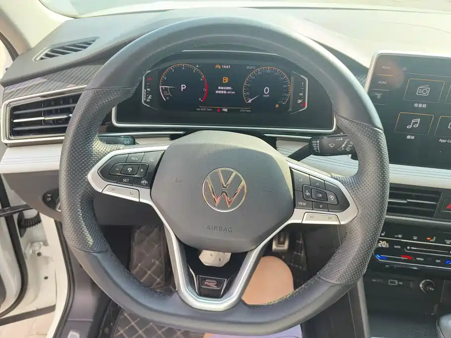 Volkswagen Tiguan L — миниатюра 15