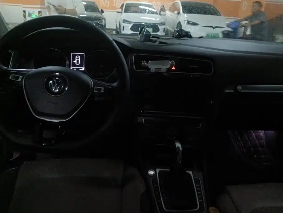 Volkswagen Golf — миниатюра 12