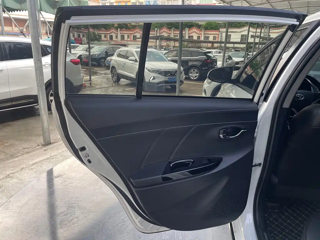 Toyota Yaris L — миниатюра 22