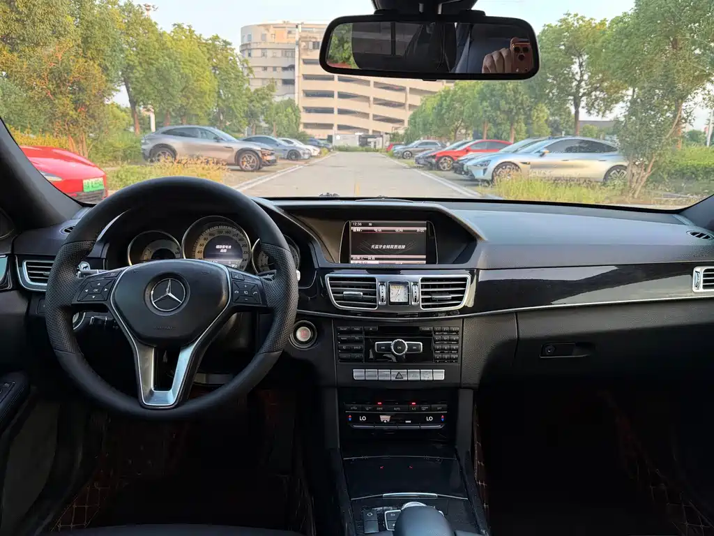 Mercedes-Benz E-Class — миниатюра 11
