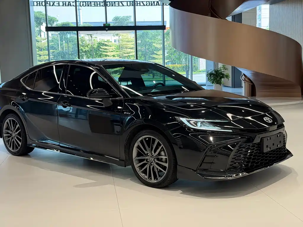 Toyota Camry — миниатюра 3