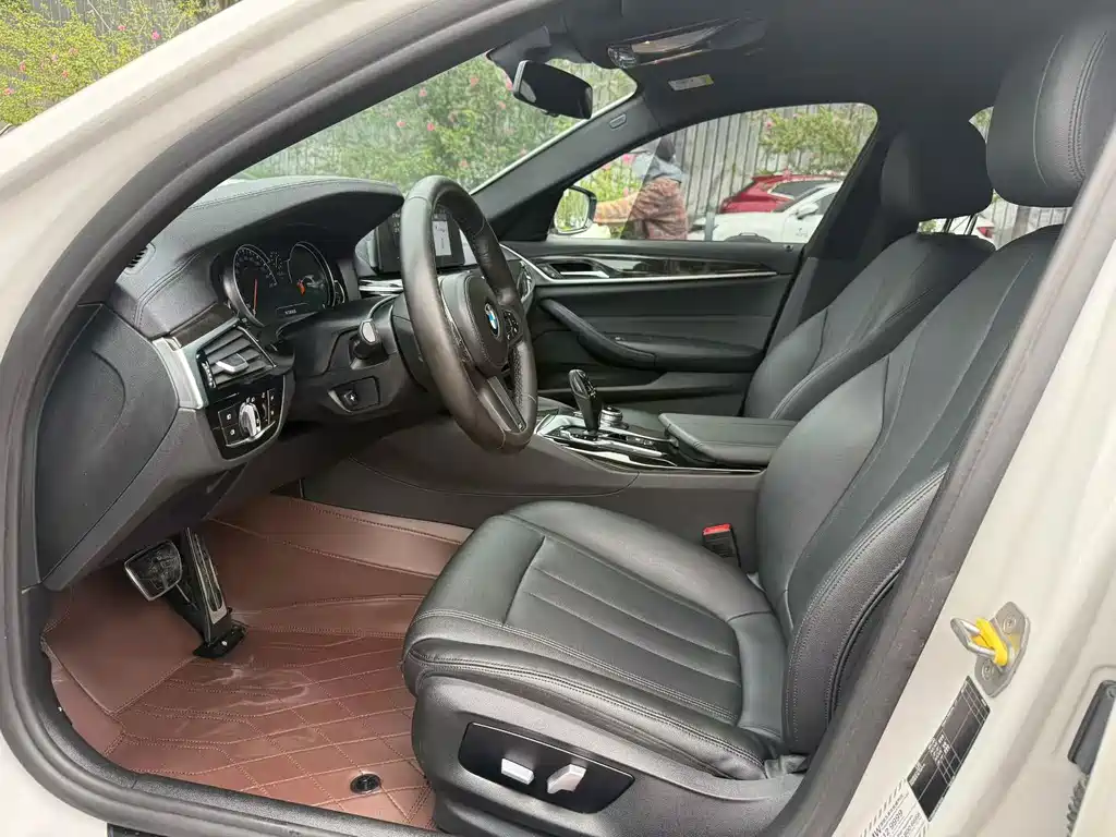 BMW 5 Series — миниатюра 4