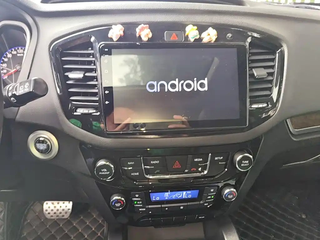Geely Haoqing SUV — миниатюра 13